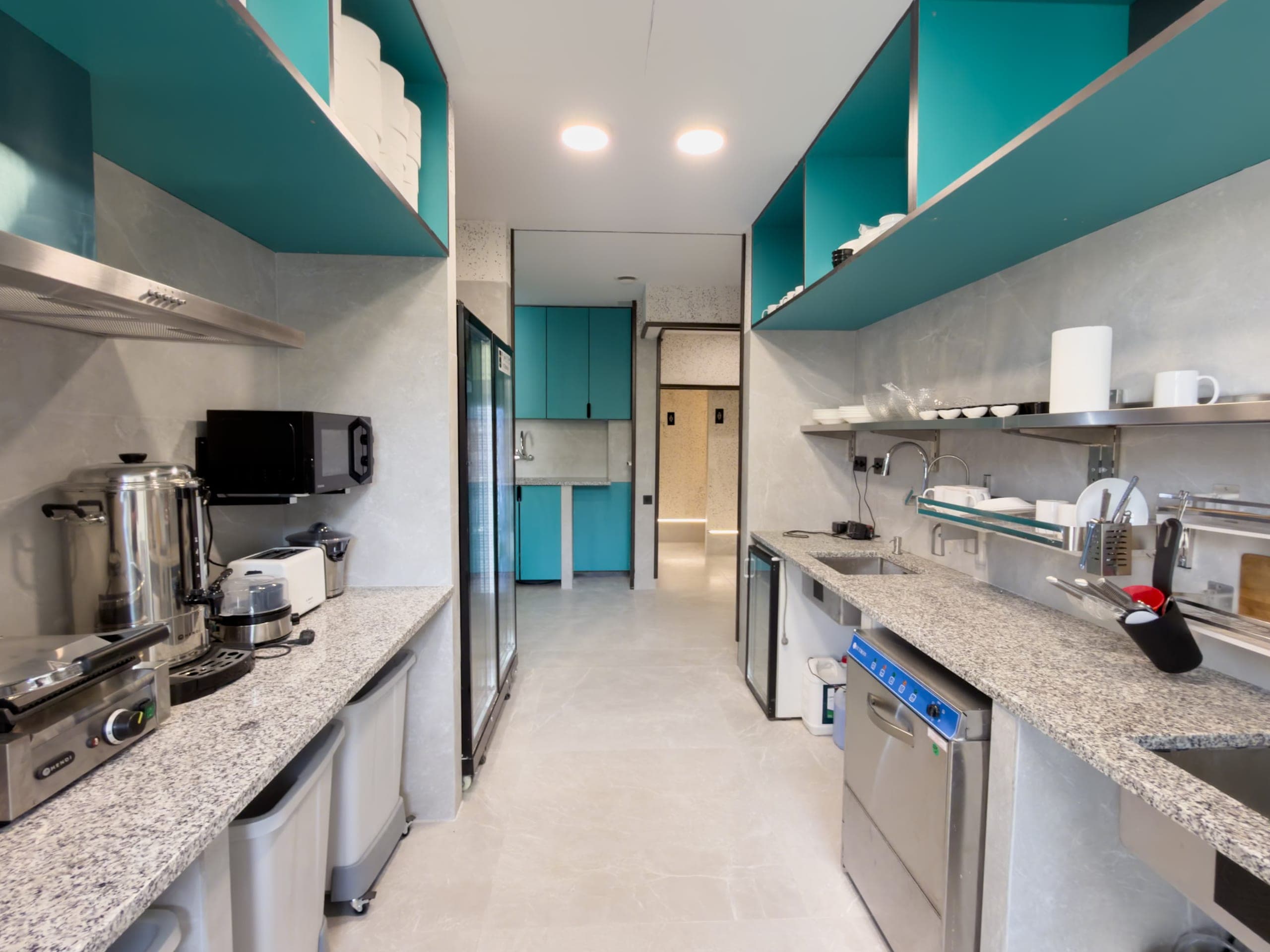 Общая кухня для гостей Almorada Cabins в Валенсии