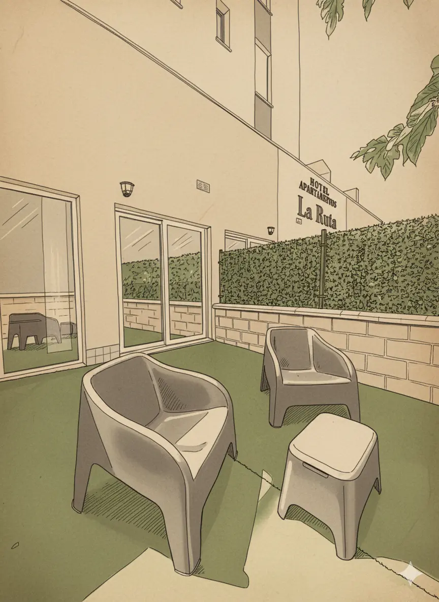 Street-facing exterior of Apartamentos La Ruta in Calpe, Spain